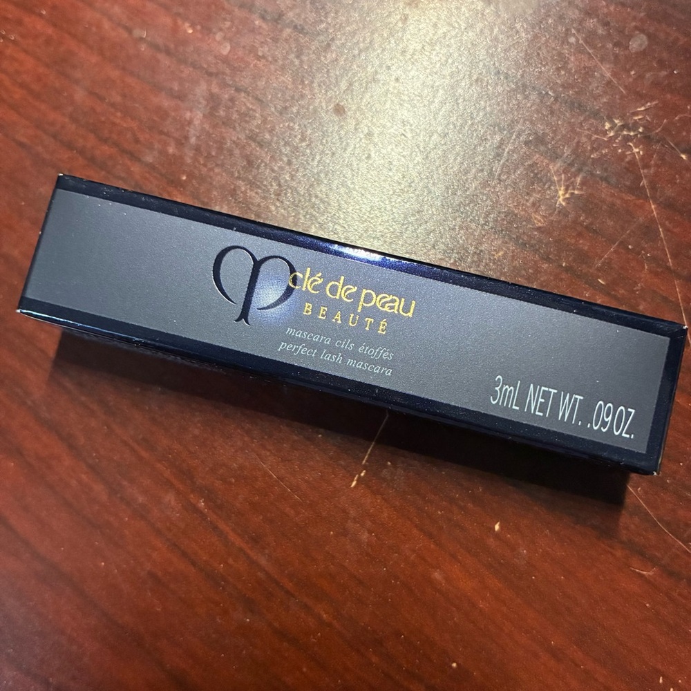 clè de peau Beauté Perfect Lash Mascara in Black Sample size